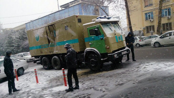 Автобус протаранил инкассаторский грузовик в Ташкенте - 3 ДТП Инкассатор Автобус Последствия 2