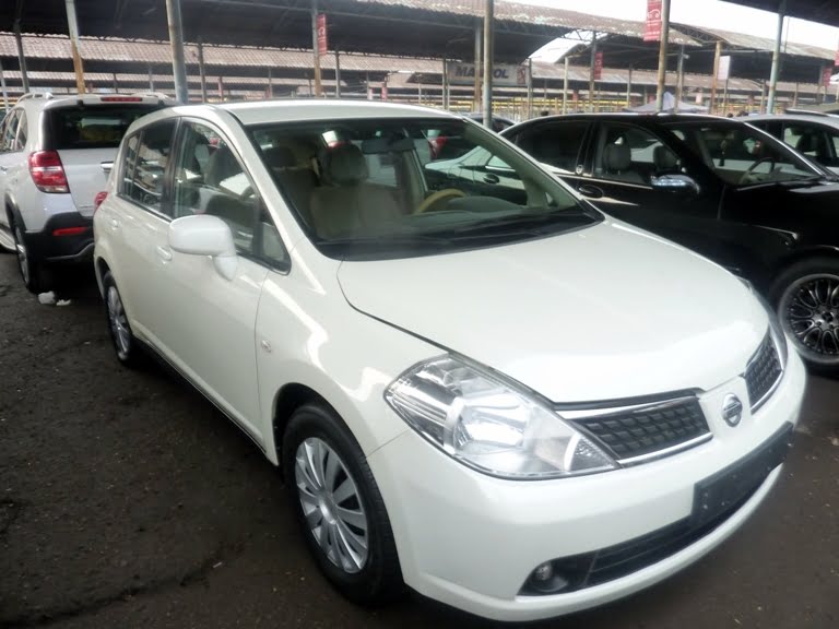 Цены на иномарки на авторынке "Сергели" в январе 2018 - 12 Nissan Tiida, год выпуска: 2008; Пробег: 165 000 км.<br /> Цена: 86 100 000 сумов.