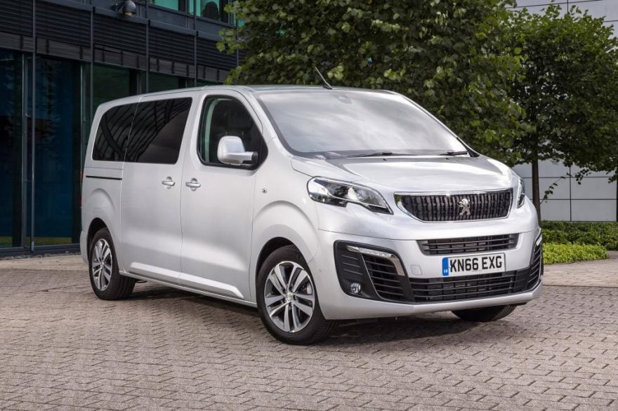 Пежо заменит Дамас и Газель на рынке пассажирских перевозок - 2 Peugeot Expert 2016 модельного года.