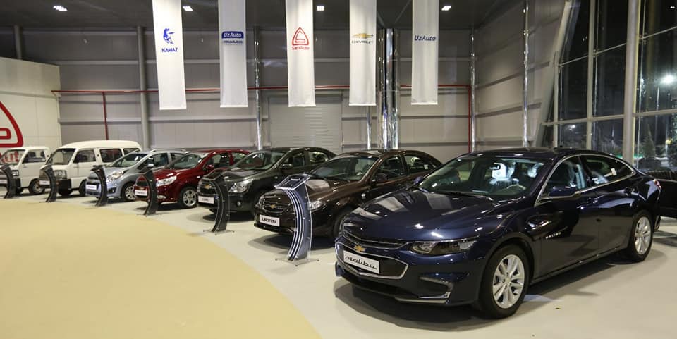 UzAuto Motors (GM Uzbekistan) avtomobillari uchun oldindan to‘lov 85 foizdan 50 foizgacha kamaytiriladi - 1 Автомобили Chevrolet в автосалоне GM Uzbekistan