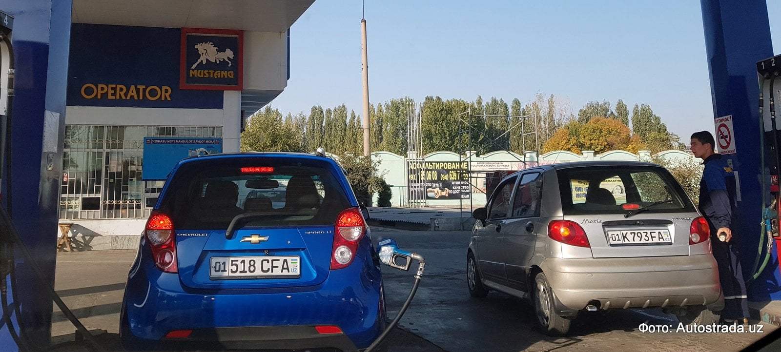 Цена на бензин в Узбекистане и за границей: где самый дешевый бензин в Узбекистане, Казахстане, России или в США? - 1 Автомобили на заправке Мустанг в Ташкенте заправляются бензином после повышения цен