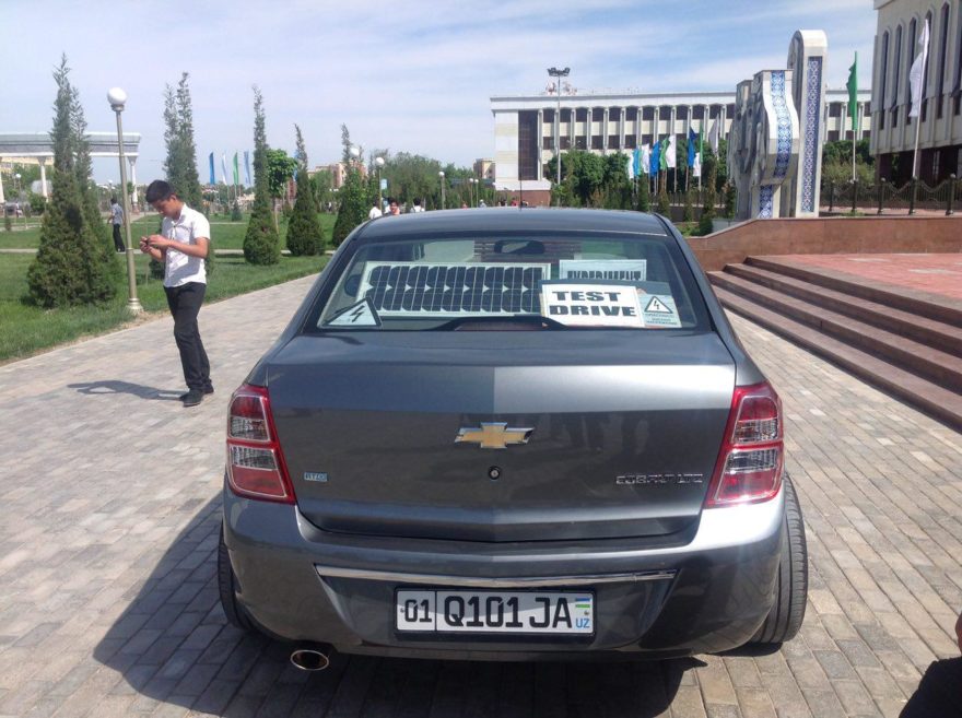 В Ташкенте показали электромобили Spark (фото и видео) - 5 Электромобиль Chevrolet Cobalt в Ташкенте, Узбекистан работает на солнечных батареях