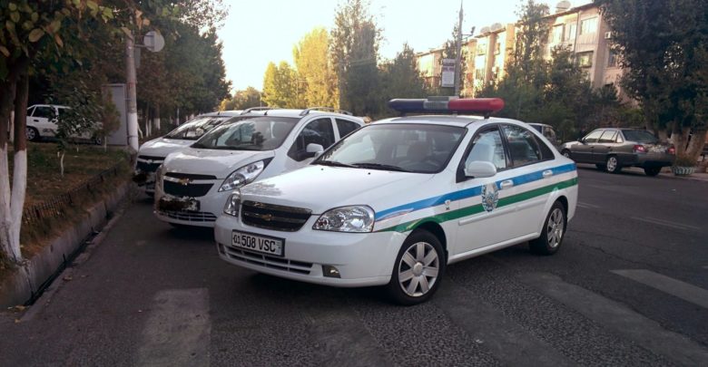 Телефоны доверия для водителей в Ташкенте и по Узбекистану - 5 Автомобиль ГАИ ДПС в Узбекистане на пешеходном переходе в Ташкенте