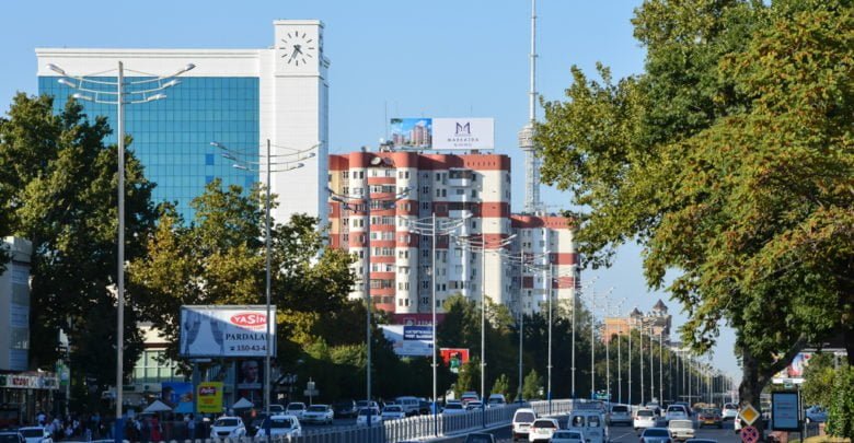 Проспект Амира Тимура возле Алайского рынка в Ташкенте, Узбекистан