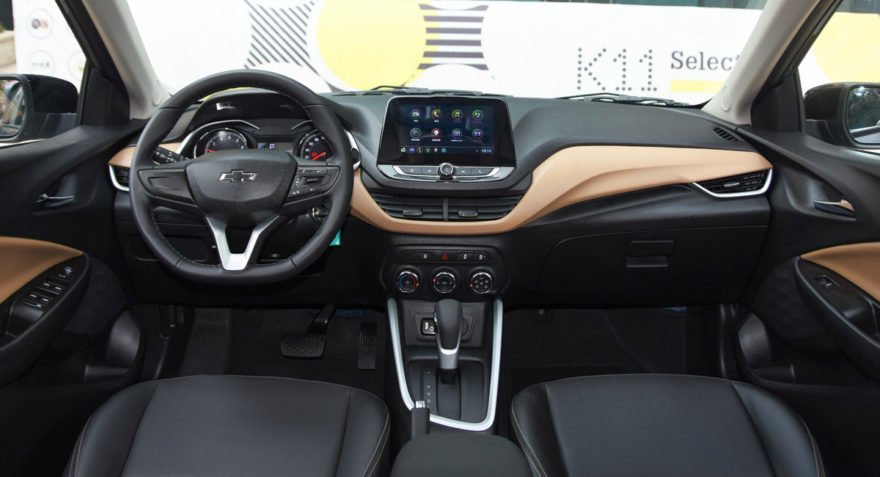 Chevrolet Onix будет стоить $9-12 тыс. Продажи начнутся в 2021 году - 4 Chevrolet Onix интерьер топовой китайской версии, которая поступит в продажу летом 2019 года