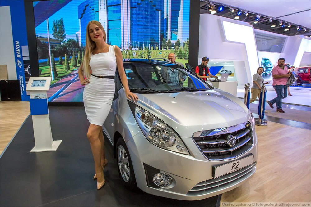 Льготный автокредит для учителей: условия акции UzAuto Motors - 1 Ravon R2 на автосалоне в России