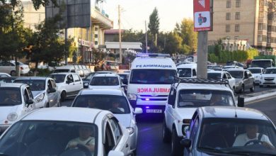 Автомобиль скорой помощи в Ташкенте в пробке