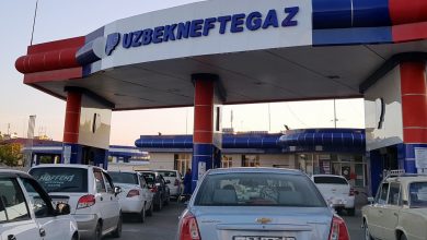 Очередь за бензином на заправке UNG АЗС в Ташкенте