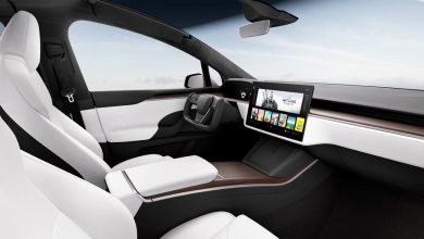 У новой Tesla Model S штурвал вместо руля, самый быстрый в мире разгон и бортовой компьютер, на котором можно поиграть в Cyberpunk 2077