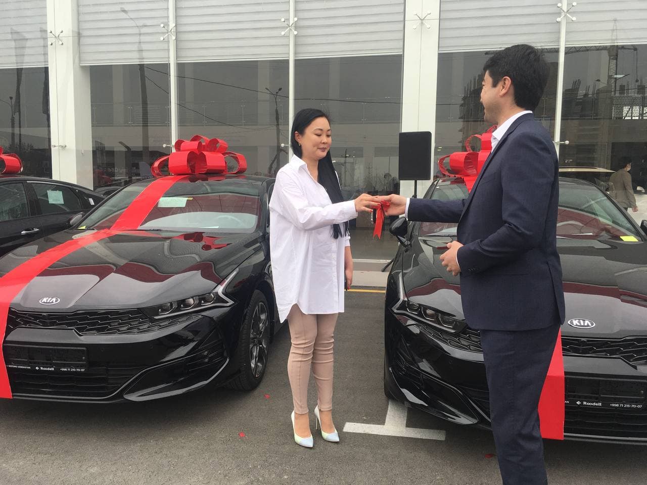 Kia Uzbekistan начала выдавать автомобили - 2 Автосалоны KIA Uzbekistan начали выдавать машины покупателям