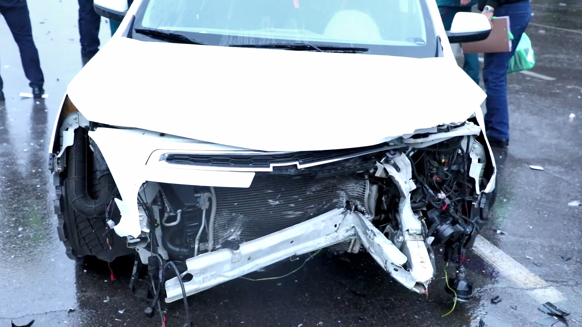 Cobalt вылетел на встречку и смял Lacetti (видео 18+) - 4 Cobalt вылетел на встречку и смял Lacetti (видео 18+) - 4