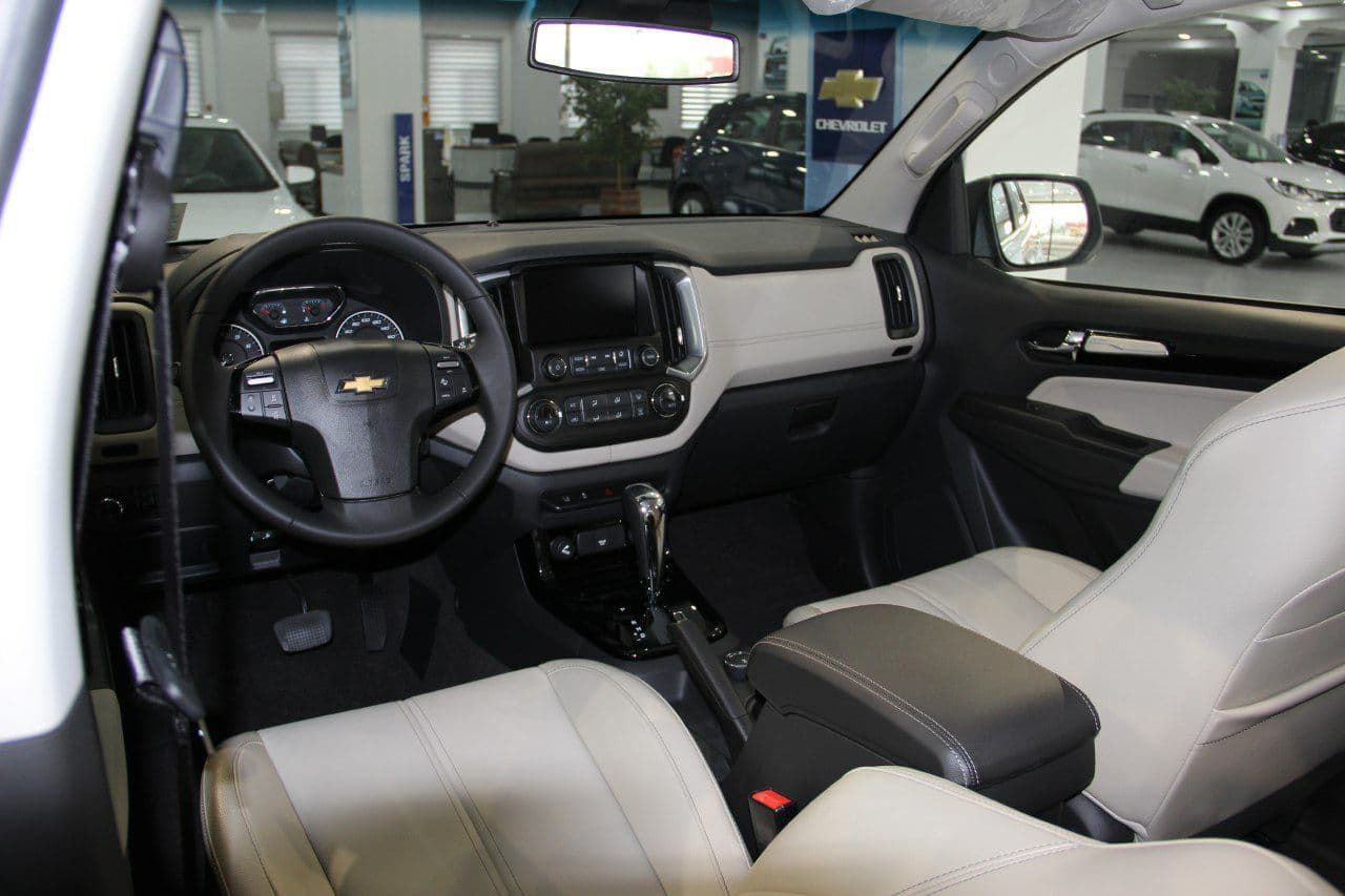 UzAuto Motors и Kapitalbank запускают льготный автокредит - 1 Салон Chevrolet Trailblazer