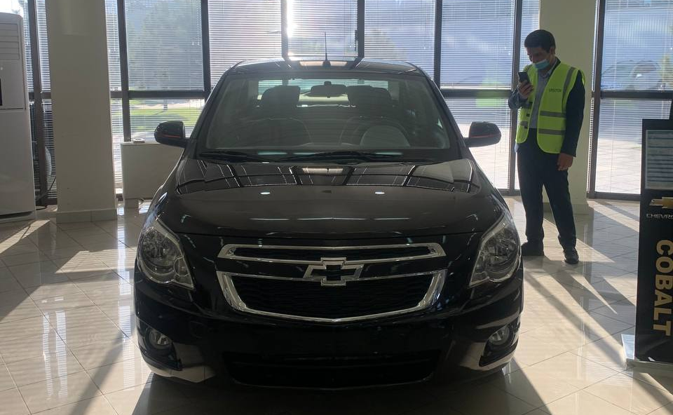 Новые комплектации Spark, Nexia и Gentra - 7 Chevrolet Cobalt в новом цвете