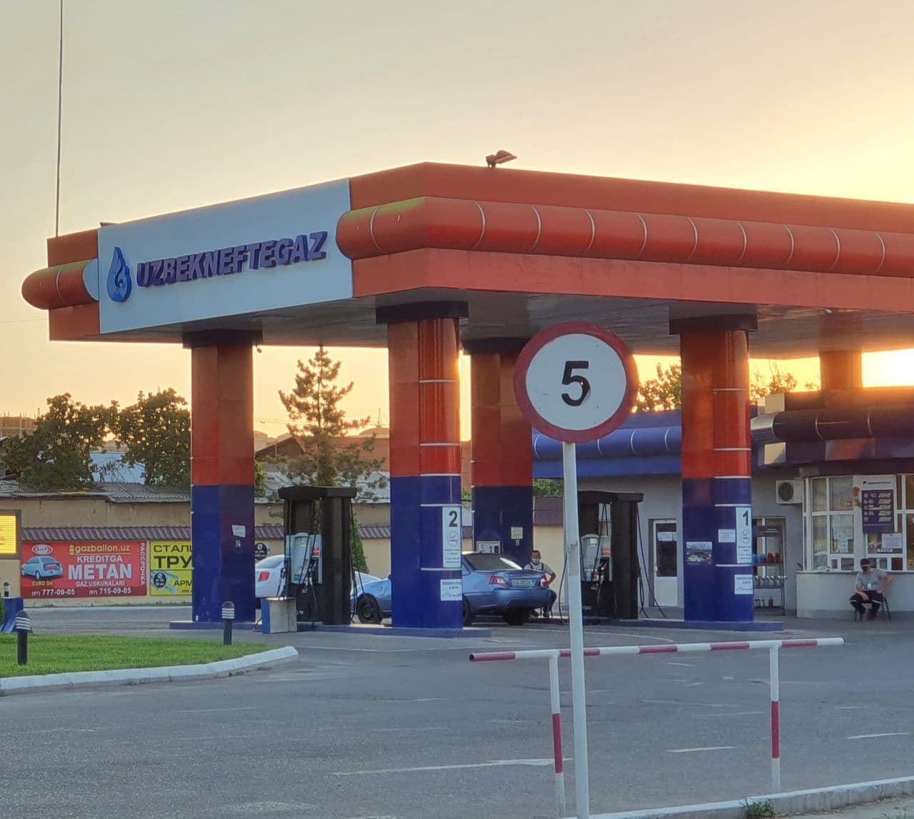 Бензин подешевел - 1 АЗС Узбекнефтегаз в Ташкенте