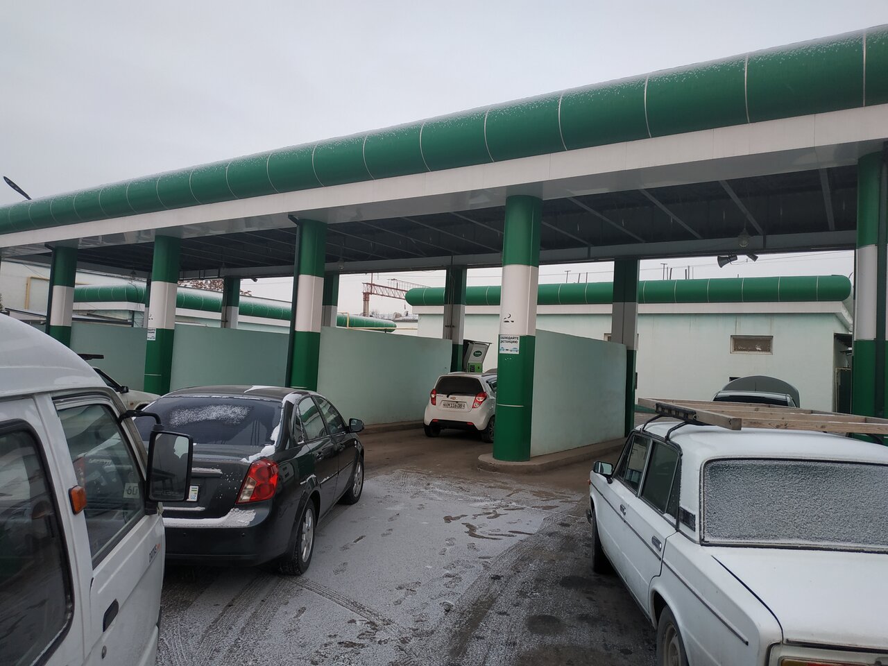 Работу газовых заправок могут ограничить - 1 Очередь на метановой заправке в Узбекистане