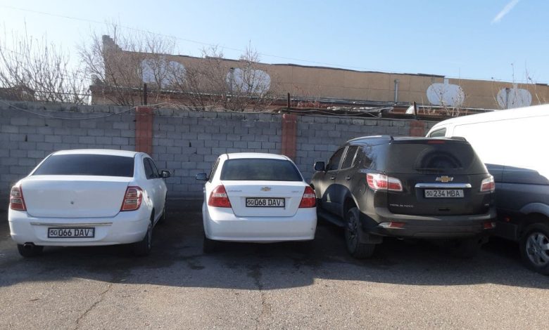 Неприкасаемые автомобили хокимията на штрафстоянке