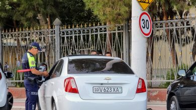 При наличии ID-карты можно ездить без прав, страховки и документов на машину - 5 Инспектор ГАИ проверяет документы у водителя Lacetti