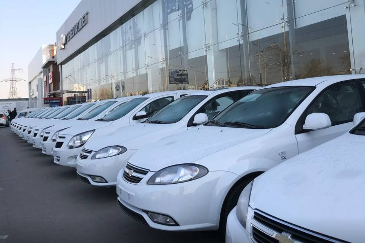 Gentra Shartnoma Olish savdo uzavtosanoat uz - 1 Автомобили Chevrolet Gentra и Cobalt в очереди на выдачу в автосалоне в Ташкенте