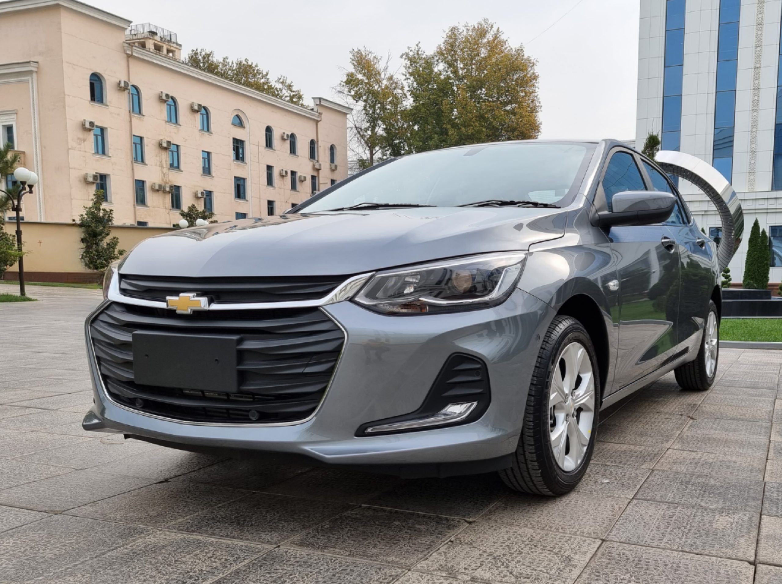UzAuto Motors снимает с продажи Onix на механике - 1 Chevrolet Onix Premier в цвете Satin Steel Gray Metallic (GYM) в Ташкенте