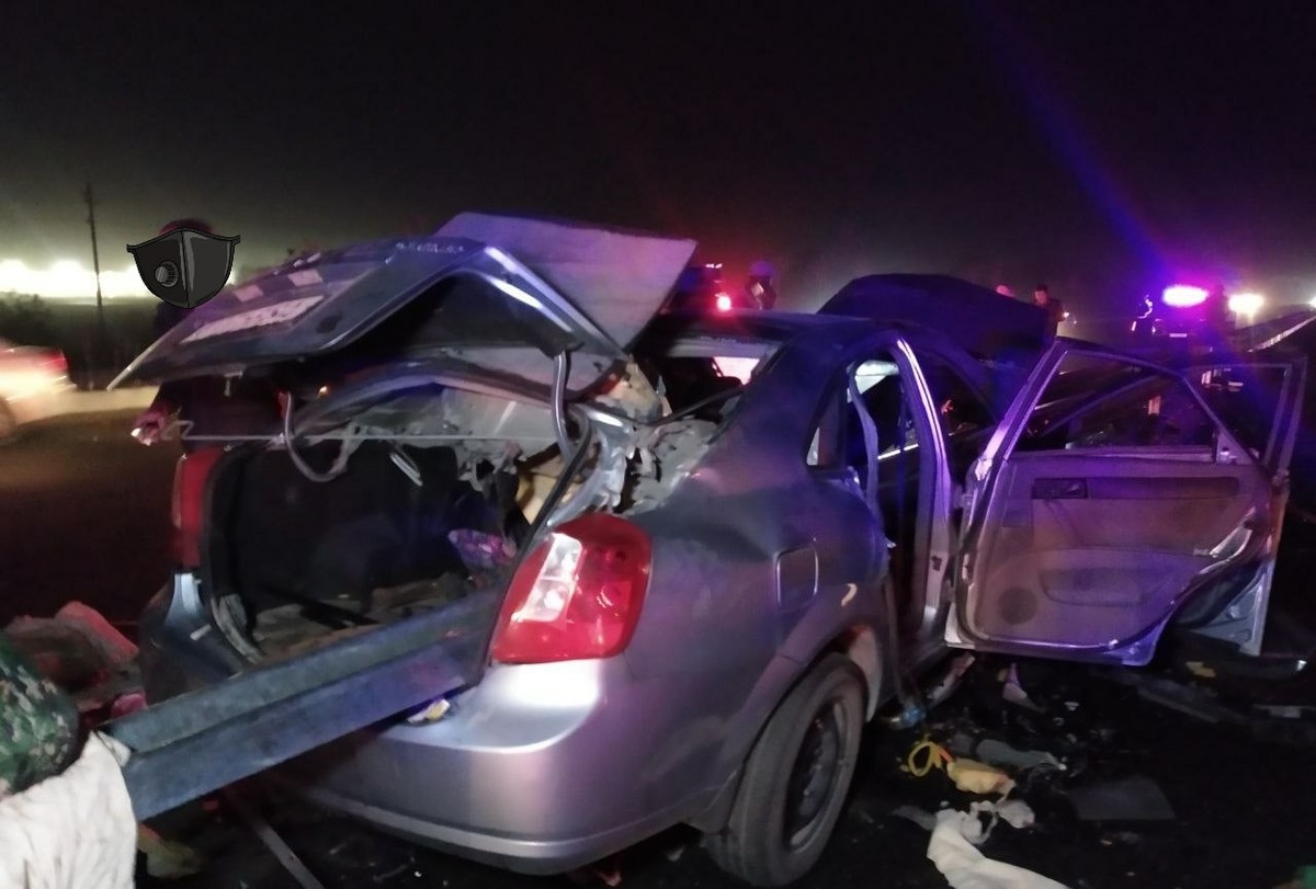 Жуткое ДТП в Самарканде - пять человек погибли - 1 Lacetti врезалась в отбойник в Самарканде. Металлический барьер прошил машину насквозь.