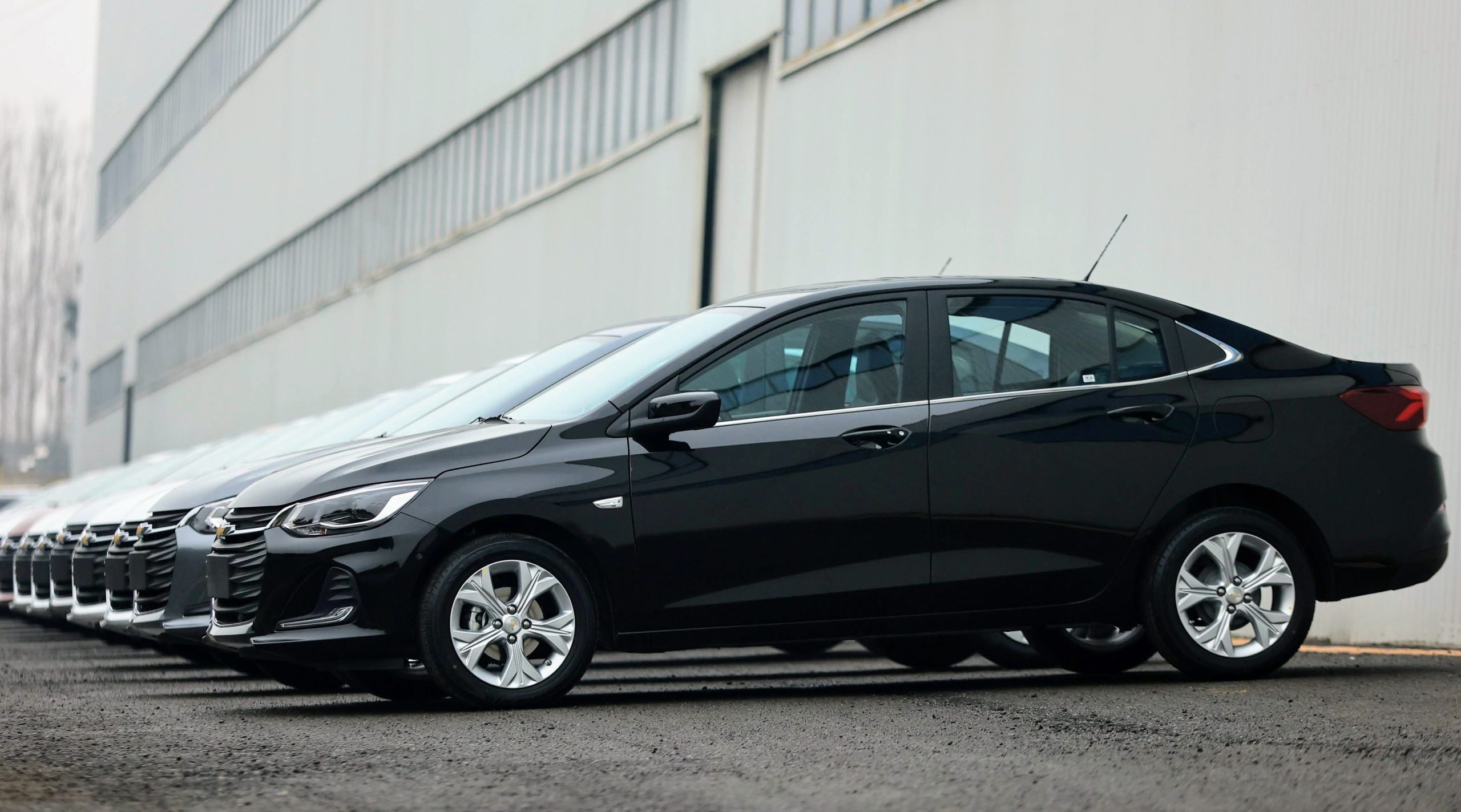UzAuto Motors снижает цены - 1 Первая партия Chevrolet Onix за заводе UzAuto Motors