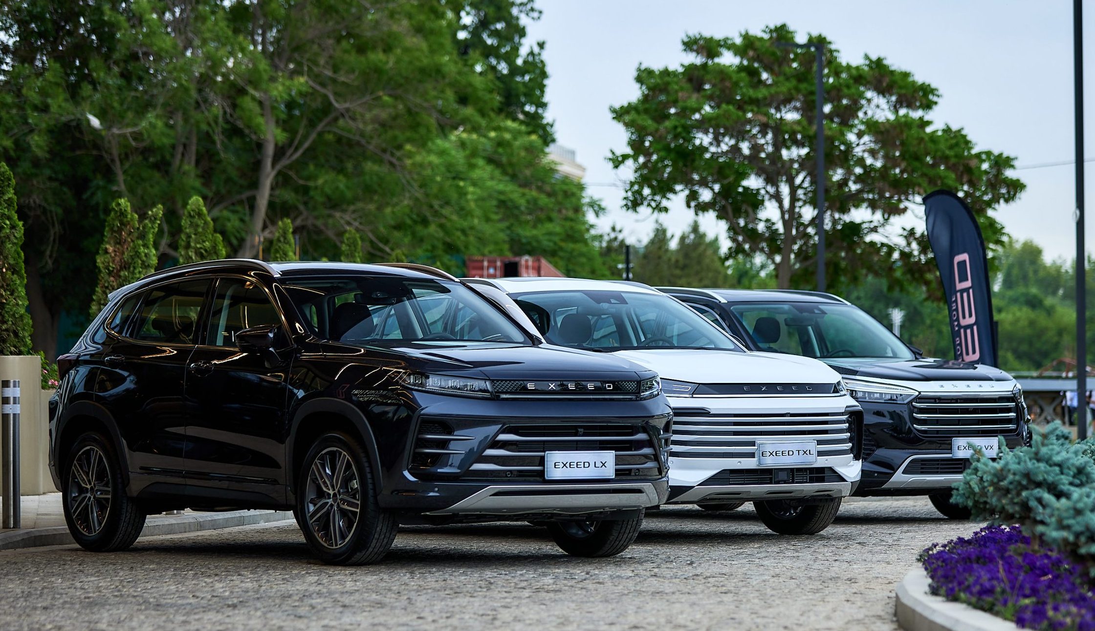 Завод Exeed запустят в Сырдарье - 2 Автомобили Exeed на презентации в Ташкенте