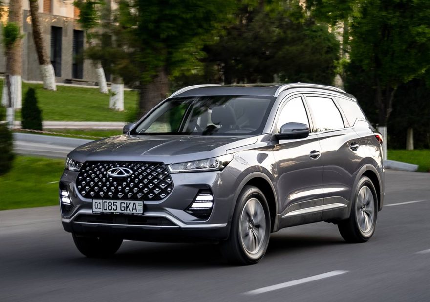 Рассрочка без процентов и льготный автокредит: условия автосалонов в 2026 году - 5 Chery Tiggo 7 Pro на дороге в Ташкенте