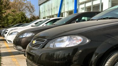 Открываются договора на Lacetti / Gentra - 10 Chevrolet Gentra на стоянке автосалона в Ташкенте - в автомобилях нет ABS, поэтому их отказываются забирать покупатели