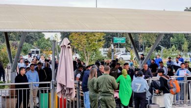 Официальную службу такси в аэропорту назвали незаконной - 6 Бомбилы в аэропорту Ташкента ждут своих клиентов