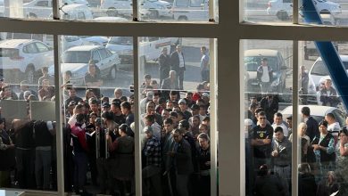 Покупатели ждут возможности заключить договора у стен автосалона в Узбекистане