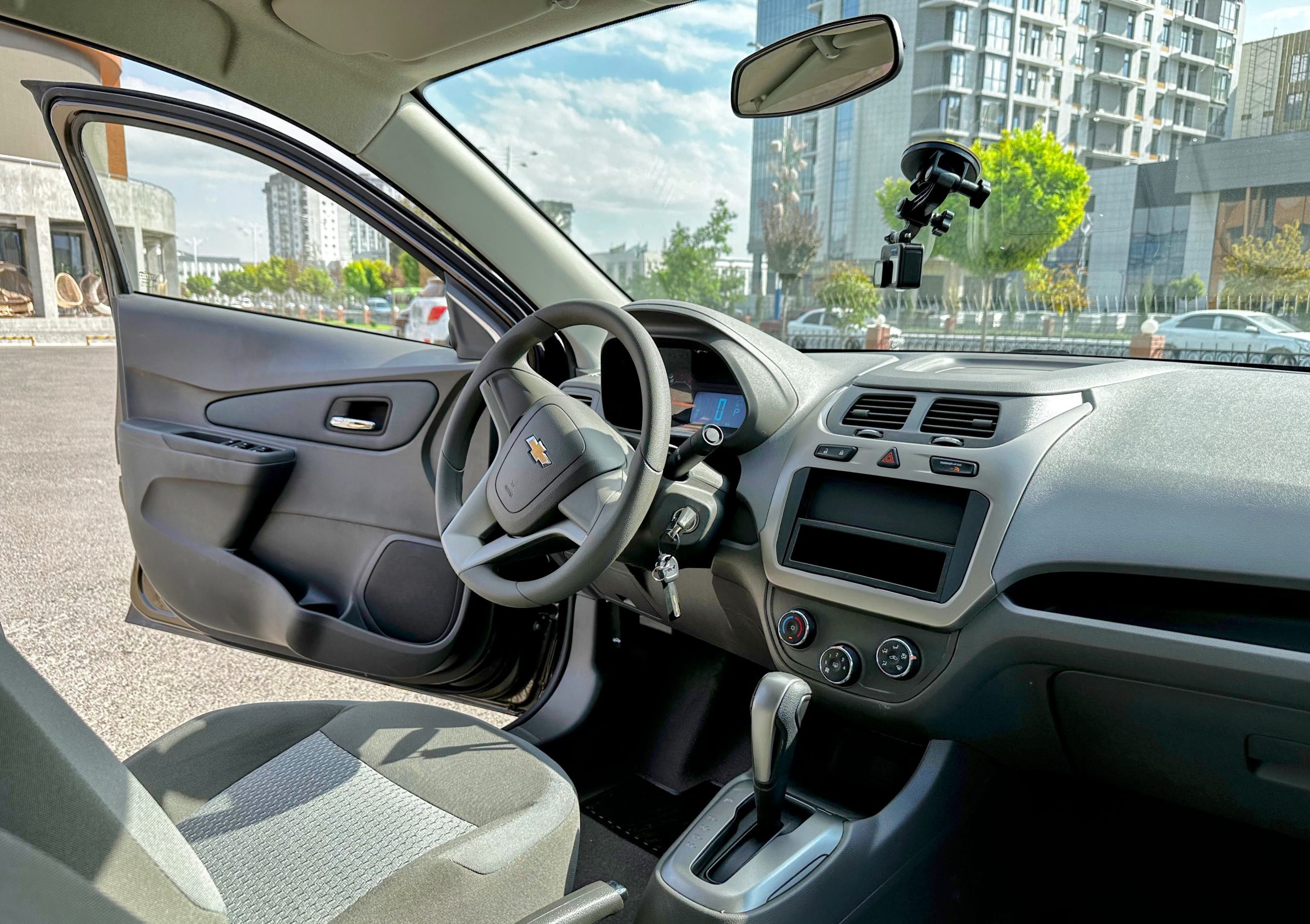 Chevrolet Cobalt — цена, позиции и технические характеристики - 5 интерьер салона Chevrolet Cobalt