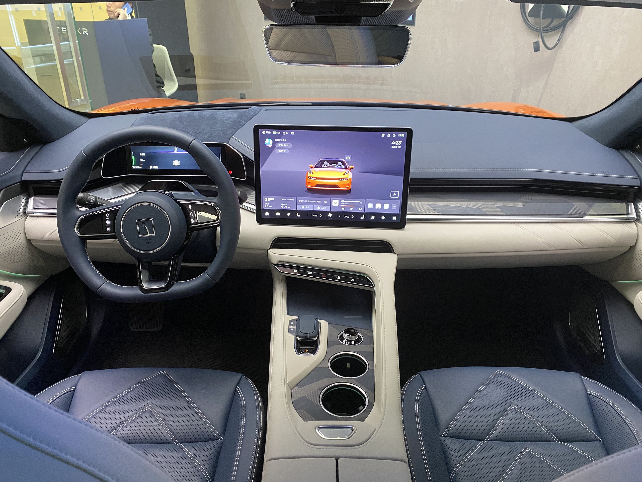 Китай за 2 года в 5 раз увеличил экспорт бу автомобилей - 1 Салон Zeekr 001