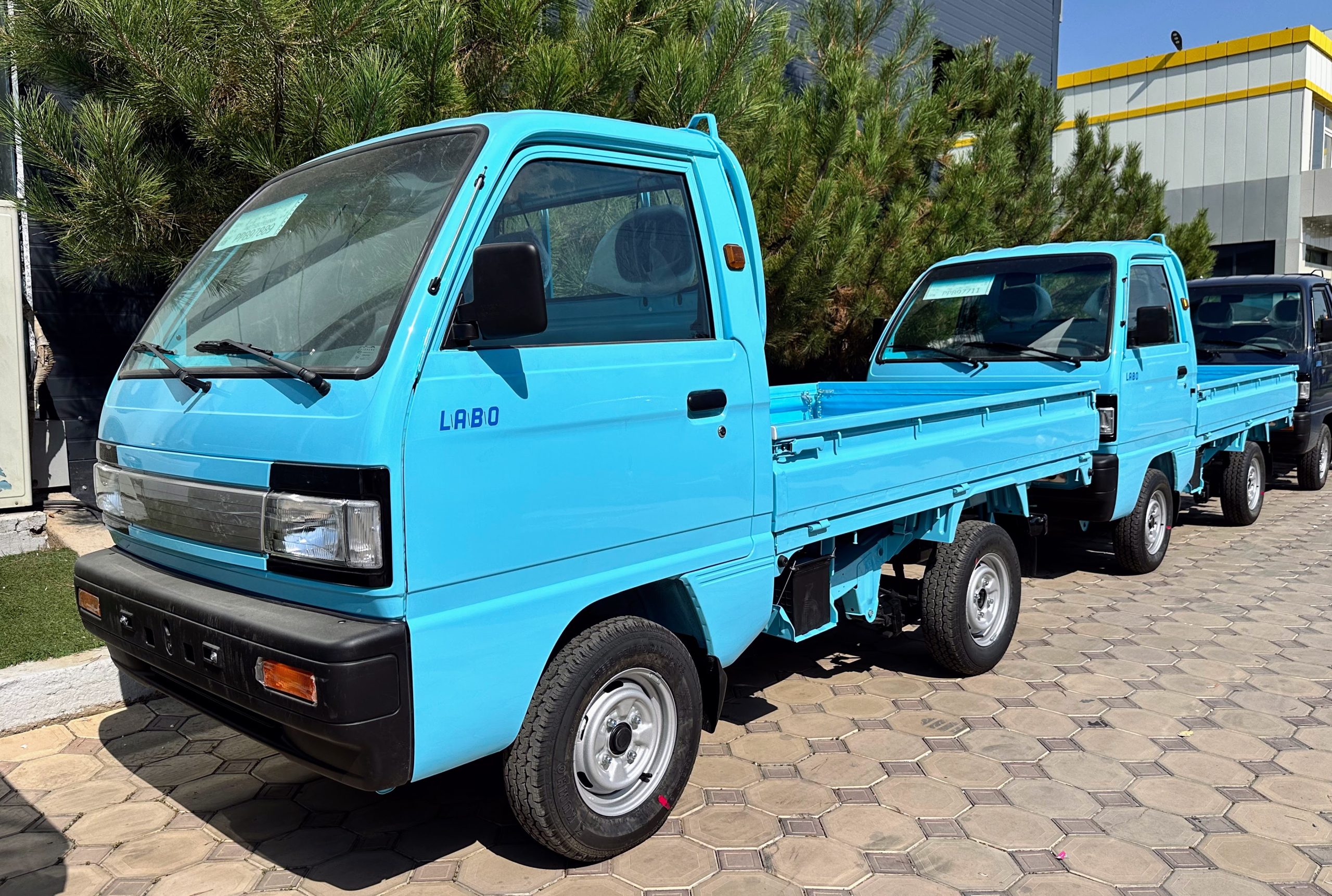 Damas снова подешевел на 15 млн - 1 Damas Labo в цвете May Green на стоянке автосалона