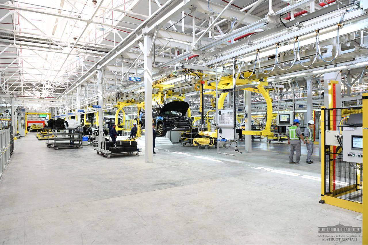 BYD наращивает торговые отношения на рынках Центральной Азии и СНГ - 1 Сборочная линия завода BYD в Узбекистане