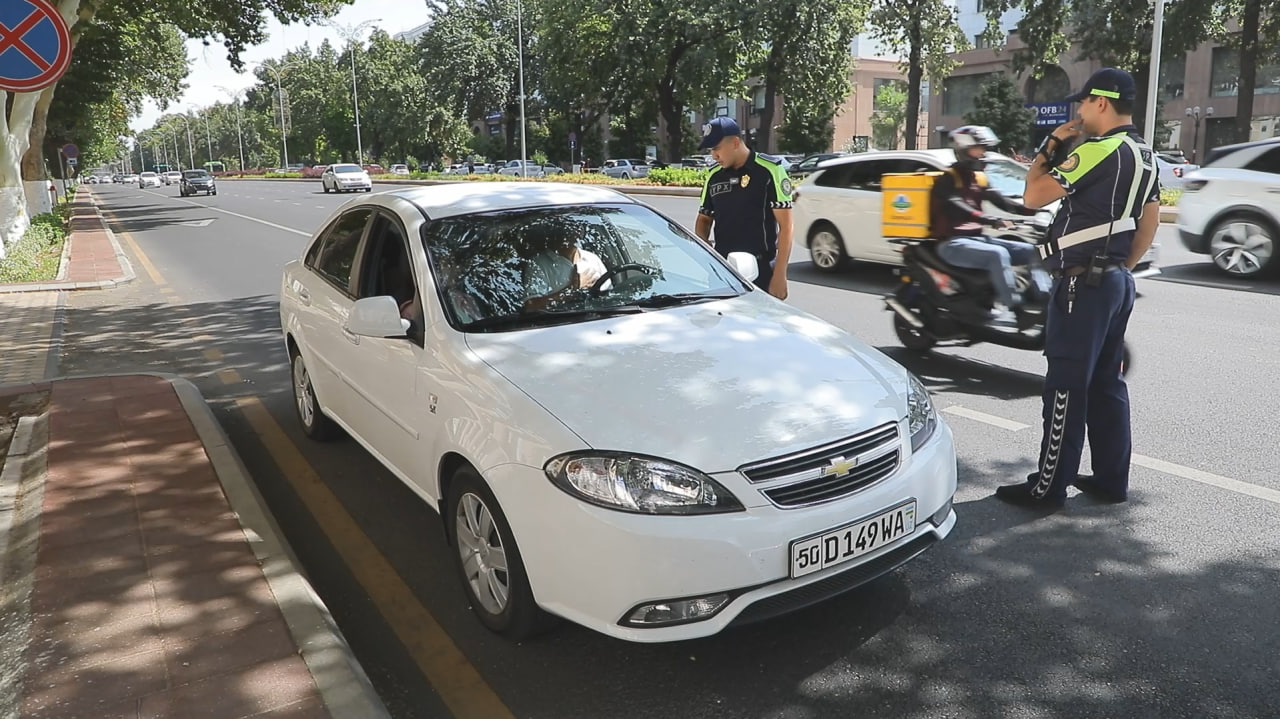 Хокимият Ташкента продолжит усложнять жизнь автомобилистам - 1 ГАИ проводит рейд против остановки и движения по автобусным полосам