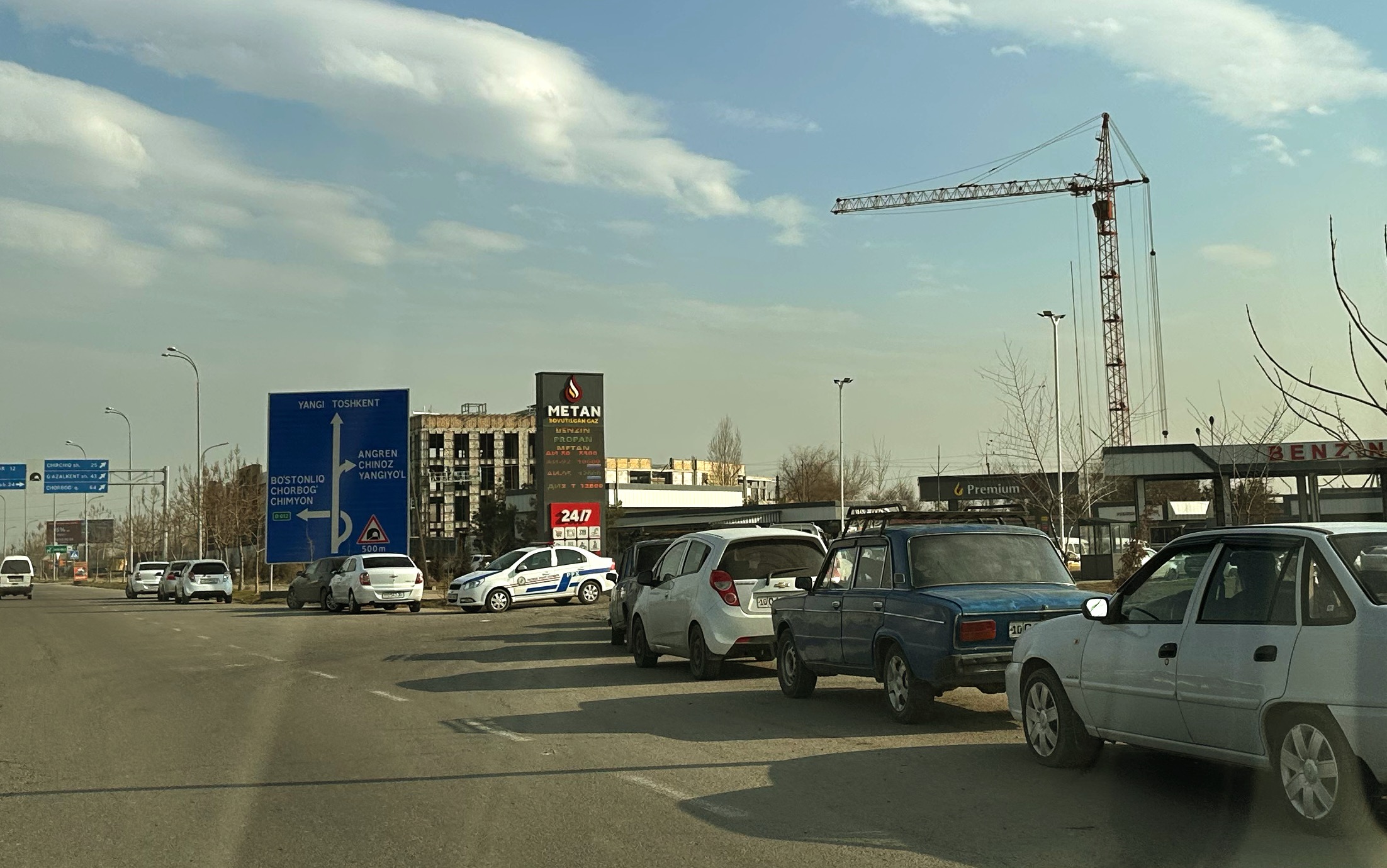 очередь на газовую заправку в Ташкенте