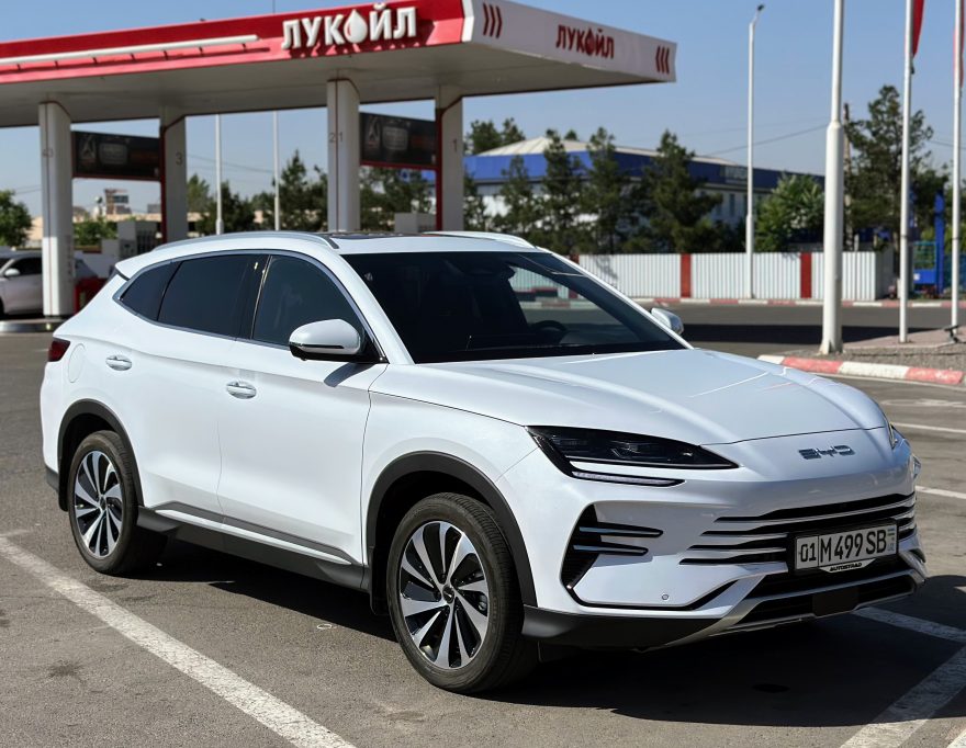 BYD Song Plus Champion (Sealion 6) на заправке в Ташкенте