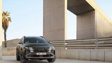 Hyundai Tucson в рассрочку без процентов: взнос и ежемесячный платеж - 1 Темно-серый Hyundai Tucson у бетонной арки, вид спереди