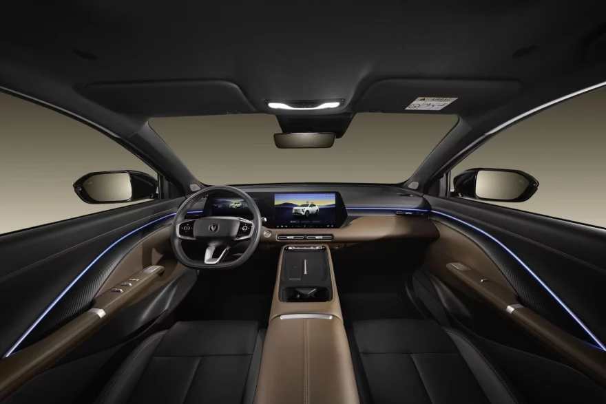 Changan CS55 Plus FL в Узбекистане: цены, комплектации и характеристики - 4 Салон Changan CS55 Plus FL: приборная панель, экран мультимедиа и подсветка