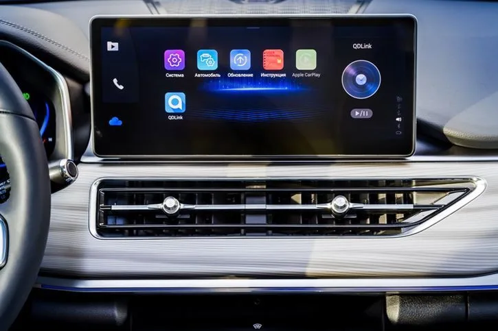 Chery Tiggo 4 Pro saloni, 10,25 dyuymli multimedia ekrani