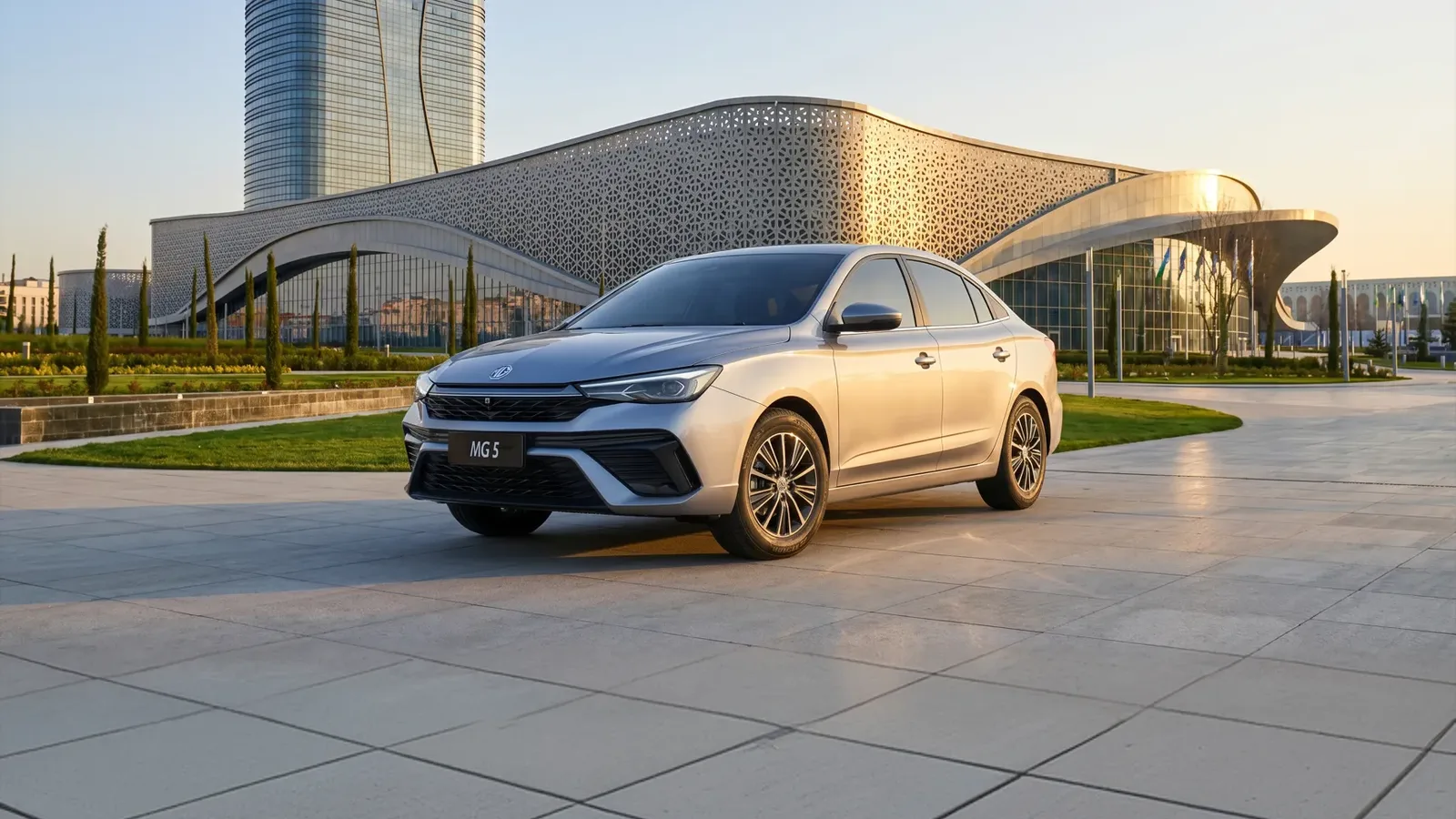 Седан MG 5 серого цвета у здания в Ташкенте