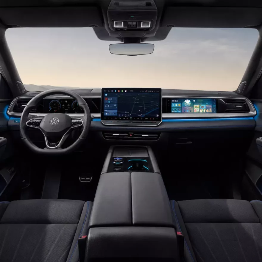 Volkswagen Teramont Pro в Узбекистане: цена, сравнение комплектаций и технические характеристики - 3 Салон Volkswagen Teramont Pro с 15-дюймовым экраном