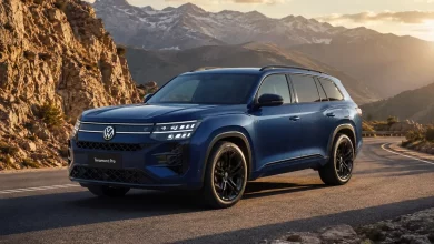 Синий Volkswagen Teramont Pro на горной дороге